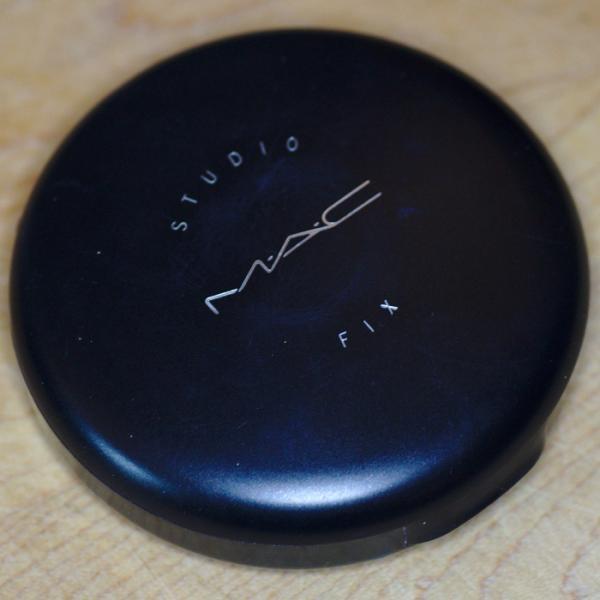 Powder compact Powder compact